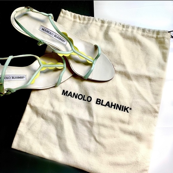 Manolo Blahnik T-Bar Scallop Strap Sandals 38 1/2 - Picture 5 of 6